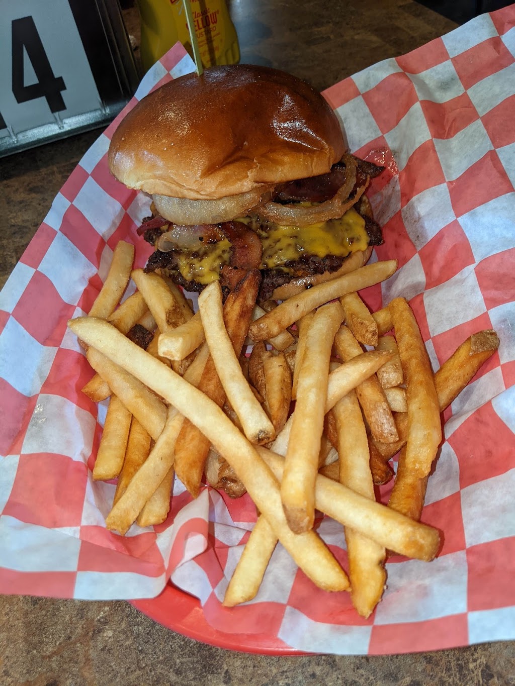 Rail 19 Bar & Grill | restaurant | 110 SW Railway St, Lonsdale, MN 55046, USA | 5077445528 OR +1 507-744-5528