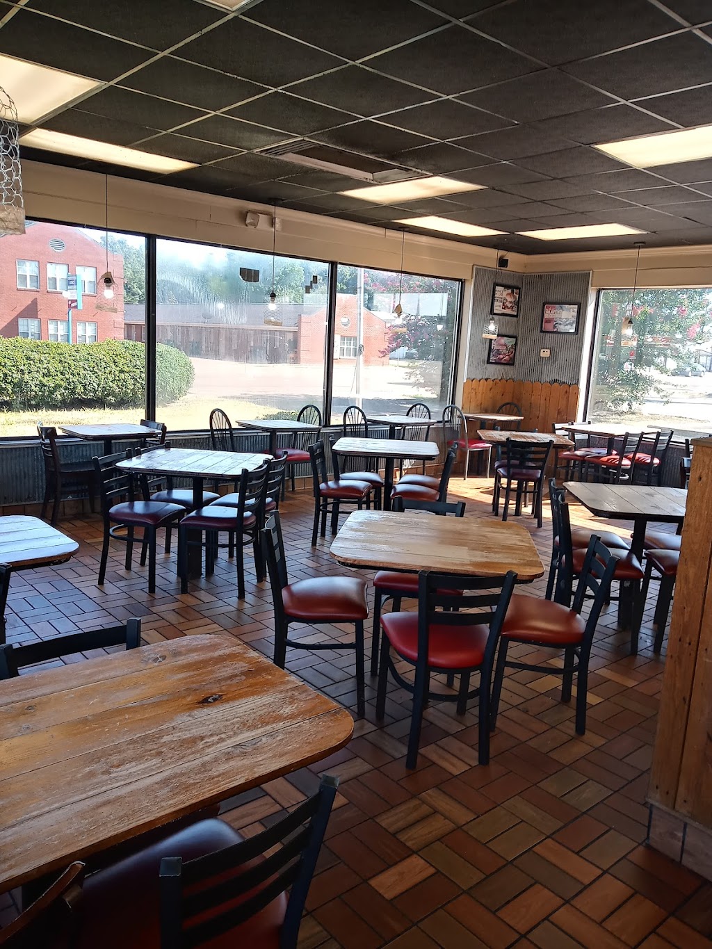 Back Yard Burgers | restaurant | 514 W Park Ave, Greenwood, MS 38930, USA | 6624594344 OR +1 662-459-4344