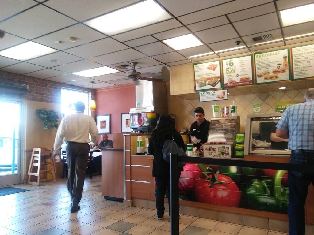 Subway | restaurant | 1921 24th St, Bakersfield, CA 93301, USA | 6618630124 OR +1 661-863-0124