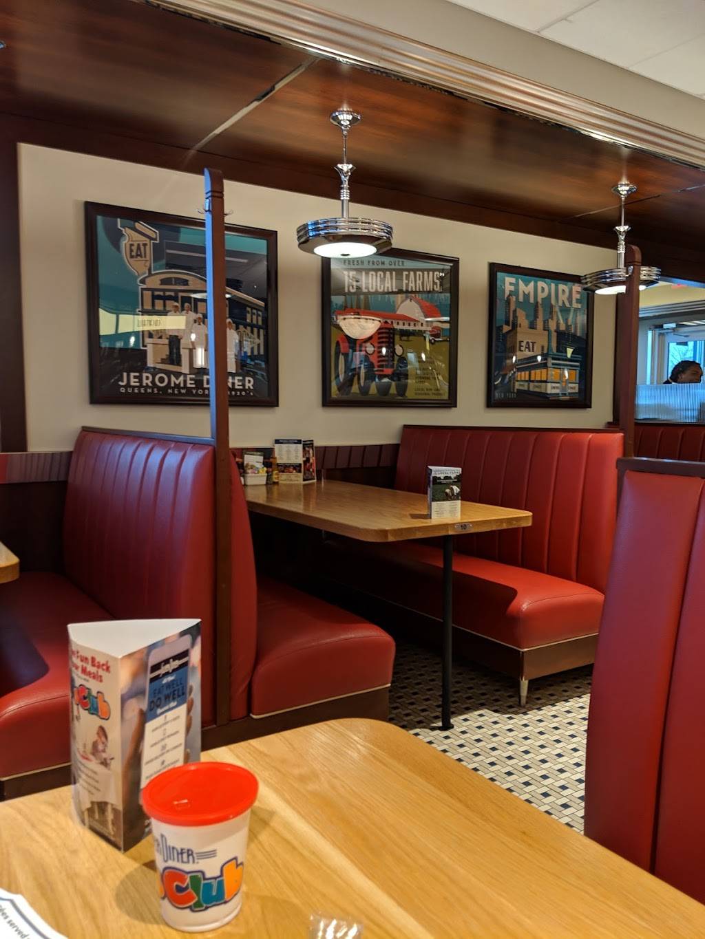 Silver Diner- Columbia | restaurant | 8250 Gateway Overlook Dr, Elkridge, MD 21075, USA | 4437335213 OR +1 443-733-5213
