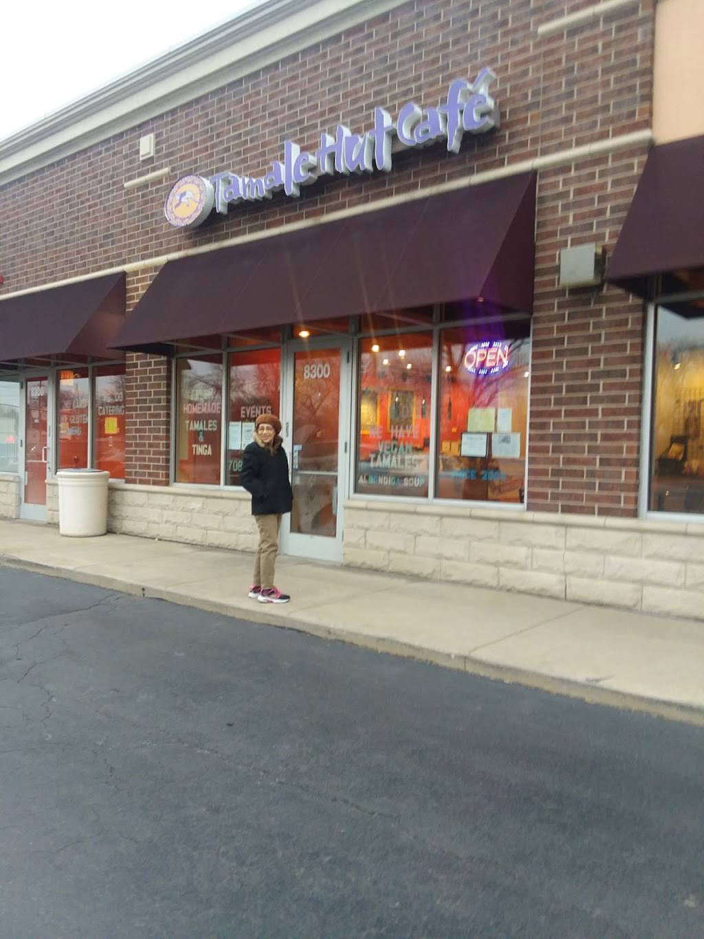 Tamale Hut Cafe | restaurant | 8300 Cermak Rd, Riverside, IL 60546, USA | 7084420948 OR +1 708-442-0948