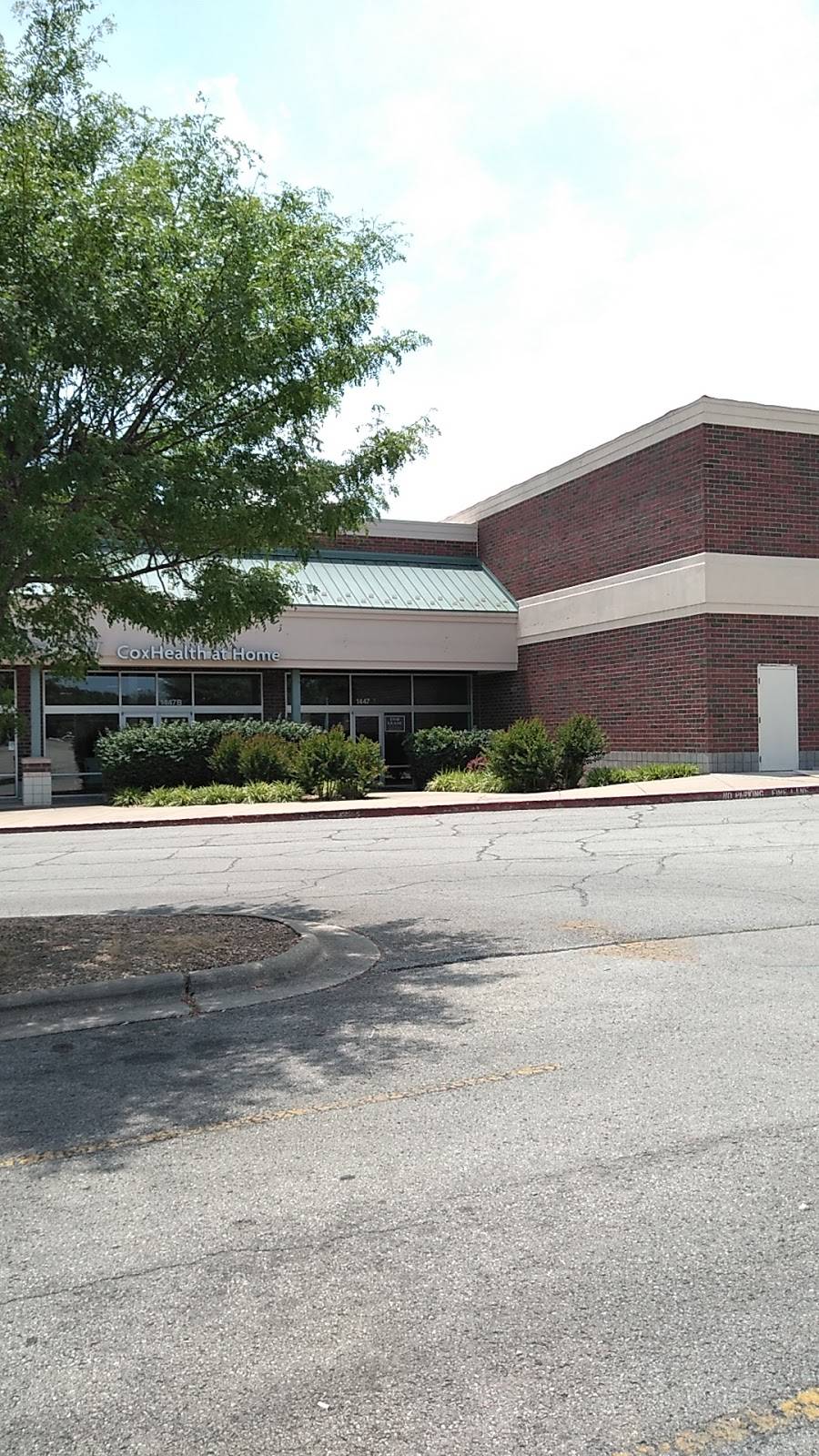 Champs Chicken | meal takeaway | 1447 State Hwy 248, Branson, MO 65615, USA | 8556323373 OR +1 855-632-3373