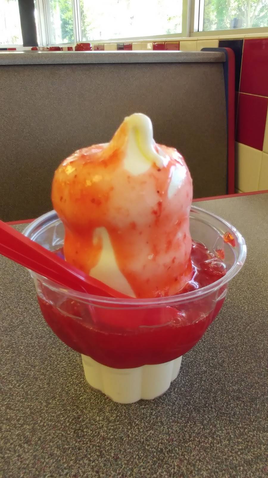 Dairy Queen | restaurant | 1317 17th Ave, Bloomer, WI 54724, USA | 7155681320 OR +1 715-568-1320