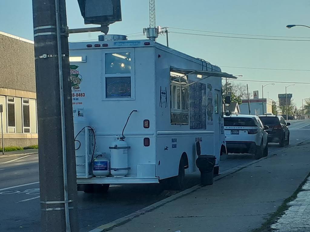 Los Tres Jarochos Gyros & Tacos LLC | restaurant | 5502 W Center St, Milwaukee, WI 53210, USA | 4148880483 OR +1 414-888-0483