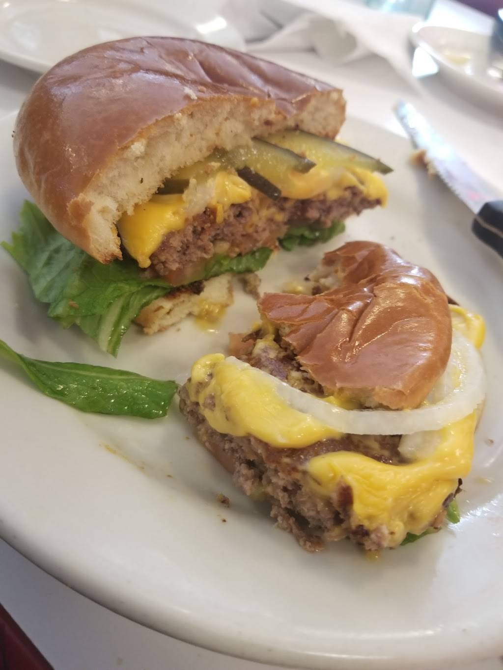 Steak n Shake | restaurant | 2209 Oakton St, Evanston, IL 60202, USA | 8474240111 OR +1 847-424-0111