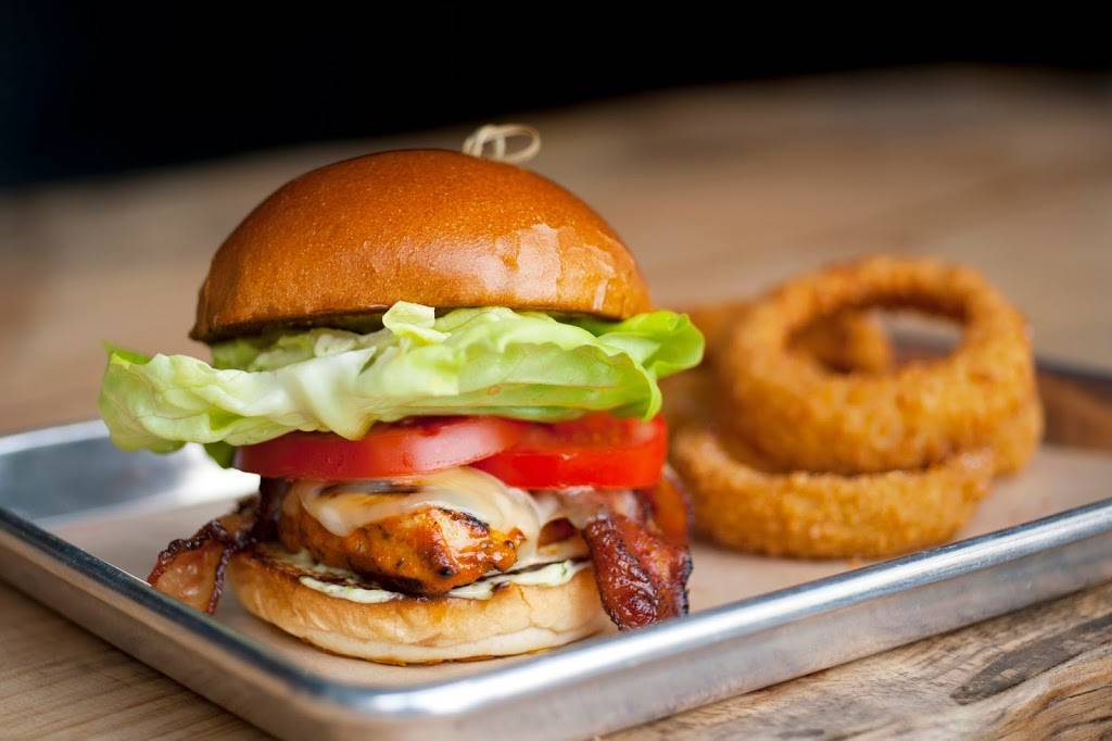 Mesa Burger | restaurant | 315 Meigs Rd, Santa Barbara, CA 93109, USA | 8059637492 OR +1 805-963-7492