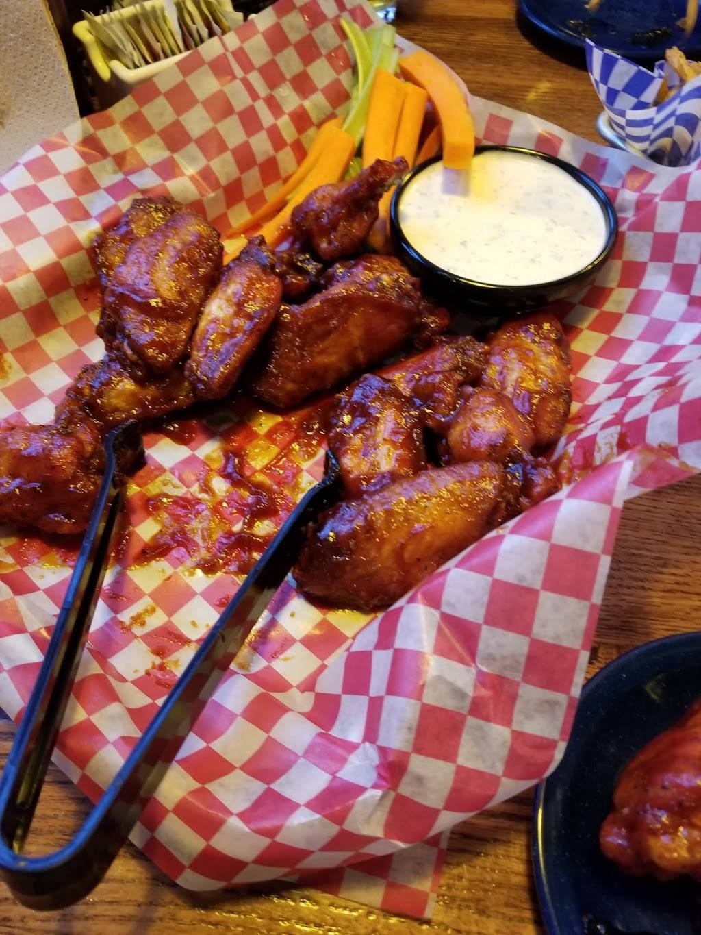 Famous Daves Bar-B-Que | restaurant | 355 S Lake Ave, Duluth, MN 55802, USA | 2187403180 OR +1 218-740-3180