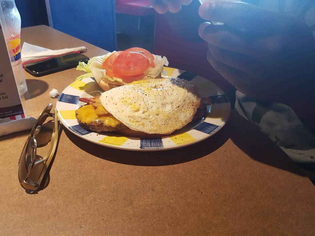Wimpys Diner | restaurant | 5 Harwood Ave S, Ajax, ON L1S 2C1, Canada | 9054280400 OR +1 905-428-0400