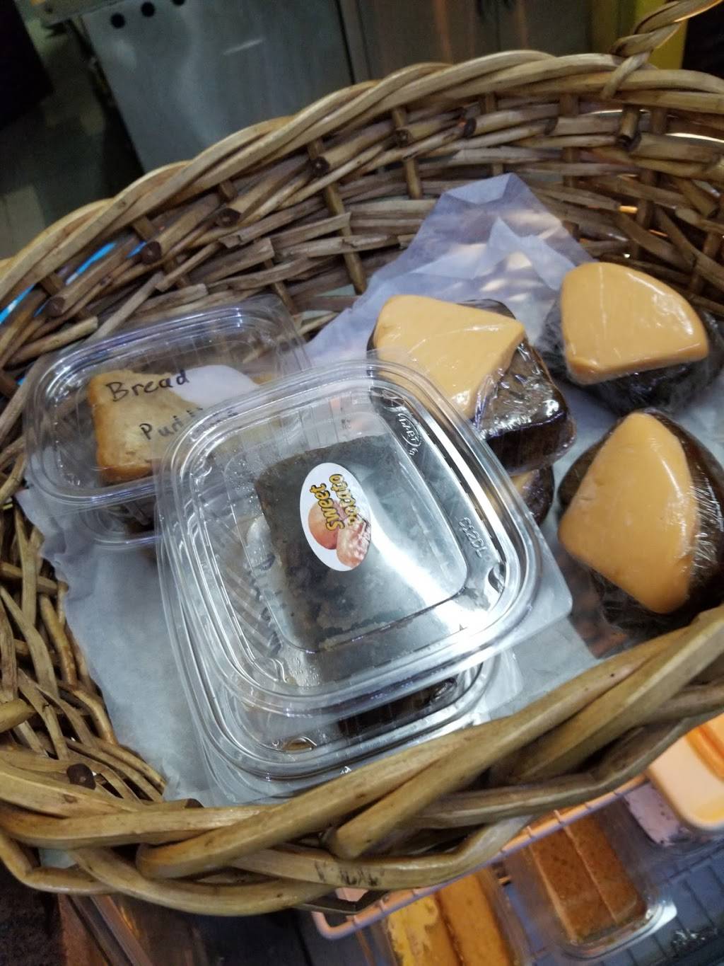 Jamaican Flavors | restaurant | 22409 141st Ave, Jamaica, NY 11413, USA | 7183417352 OR +1 718-341-7352