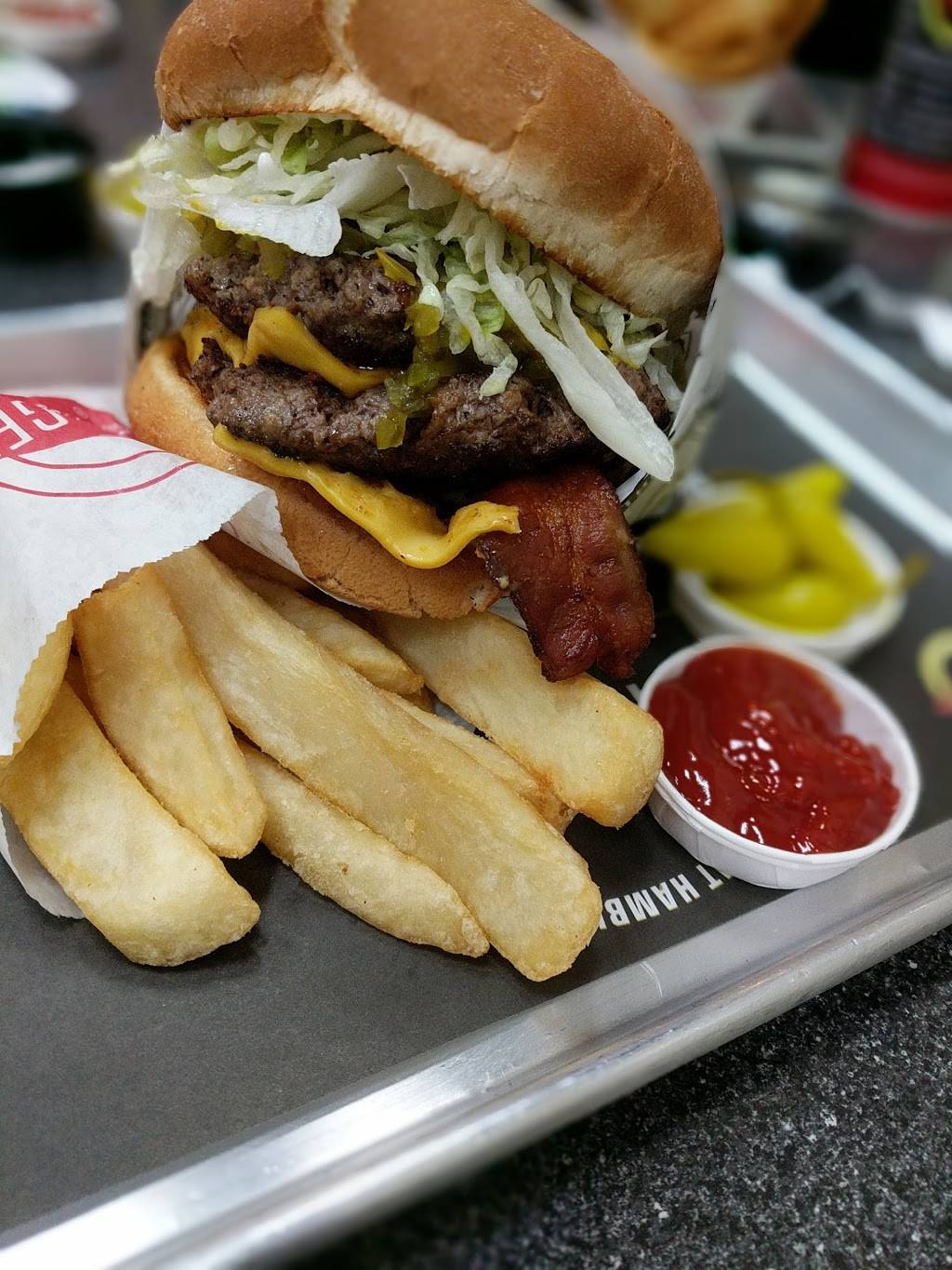 Fatburger | restaurant | 16848 Devonshire St, Granada Hills, CA 91344, USA | 8183608761 OR +1 818-360-8761