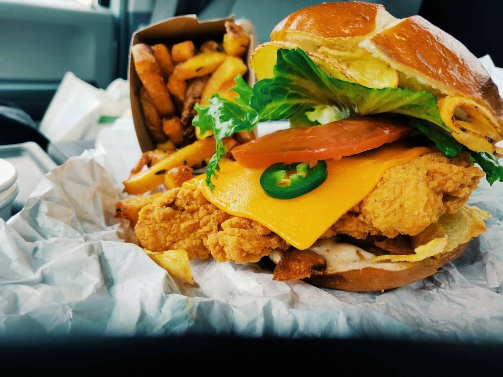 Burger Revolution | restaurant | 300 N Front St, Belleville, ON K8P 3C4, Canada | 6139663388 OR +1 613-966-3388