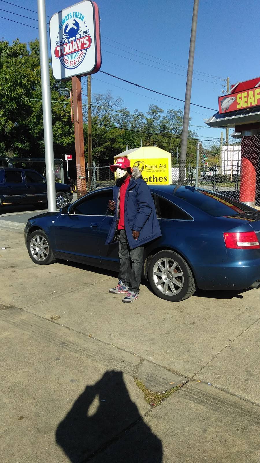 Eddie And Eddie Leonard Carryout | meal takeaway | 2103 Alabama Ave SE, Washington, DC 20020, USA | 2028893199 OR +1 202-889-3199