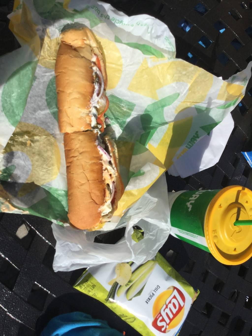 Subway | restaurant | 820 W Maple St, Hartville, OH 44632, USA | 3308772806 OR +1 330-877-2806
