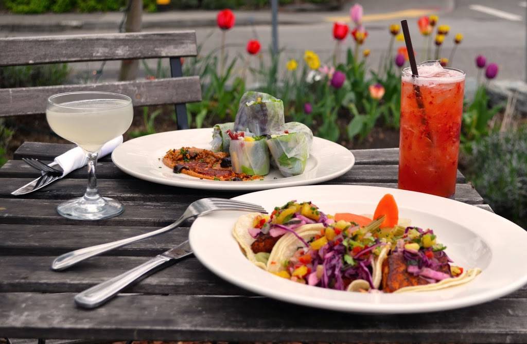 The Maple | restaurant | 8929 Roosevelt Way NE, Seattle, WA 98115, USA | 2064026135 OR +1 206-402-6135