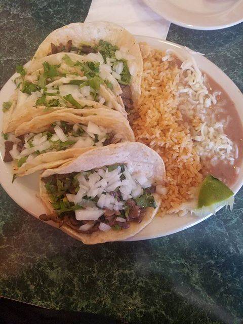 Amigos Pizza & Taco | restaurant | 325 S Schmale Rd, Carol Stream, IL 60188, USA | 6304620660 OR +1 630-462-0660