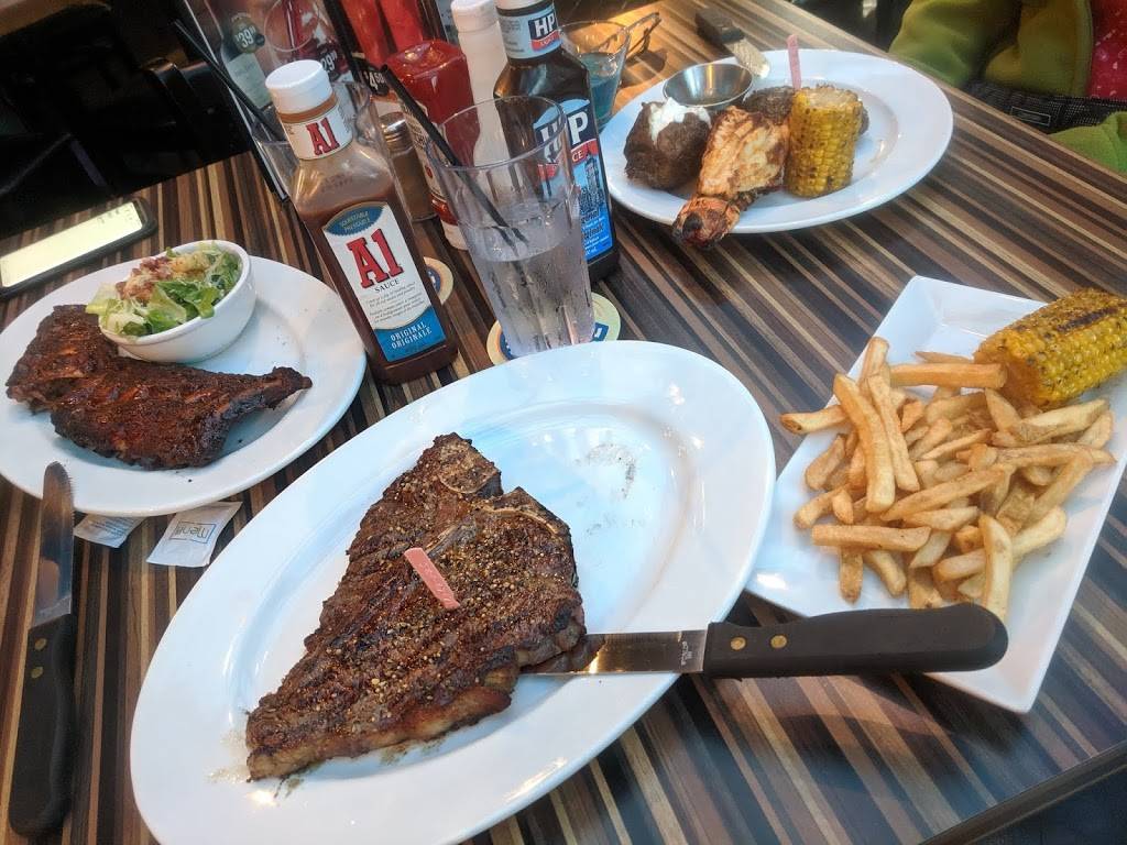 Chucks Roadhouse Bar & Grill | restaurant | 410 Ontario St, St. Catharines, ON L2R 5M1, Canada | 2893621219 OR +1 289-362-1219