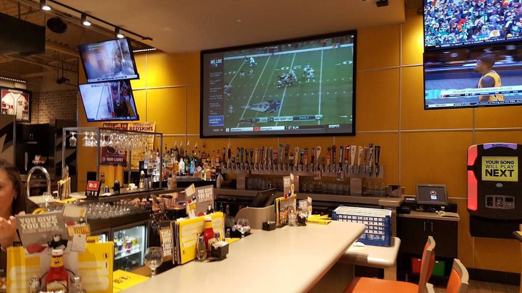 Buffalo Wild Wings | restaurant | 7732 Richmond Hwy, Alexandria, VA 22306, USA | 7036195090 OR +1 703-619-5090