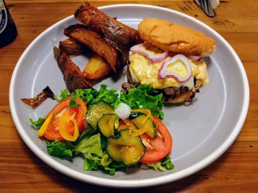 Headwaters | restaurant | 23352 US-27 #50, High Springs, FL 32643, USA | 3864542437 OR +1 386-454-2437