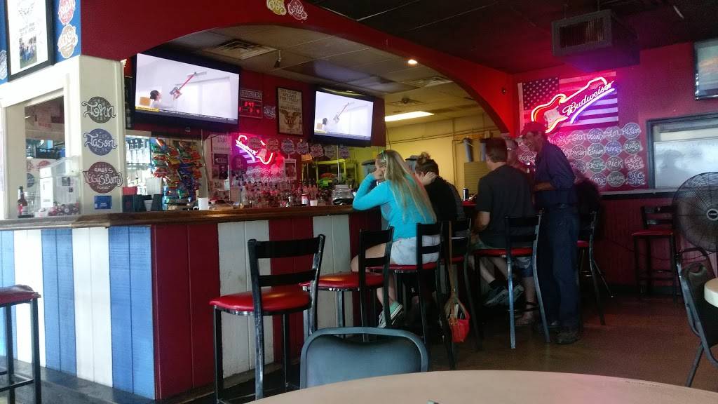 Pitt Stop Pub Grill | restaurant | 1710 E 10th St # 3, Jeffersonville, IN 47130, USA | 8122845475 OR +1 812-284-5475