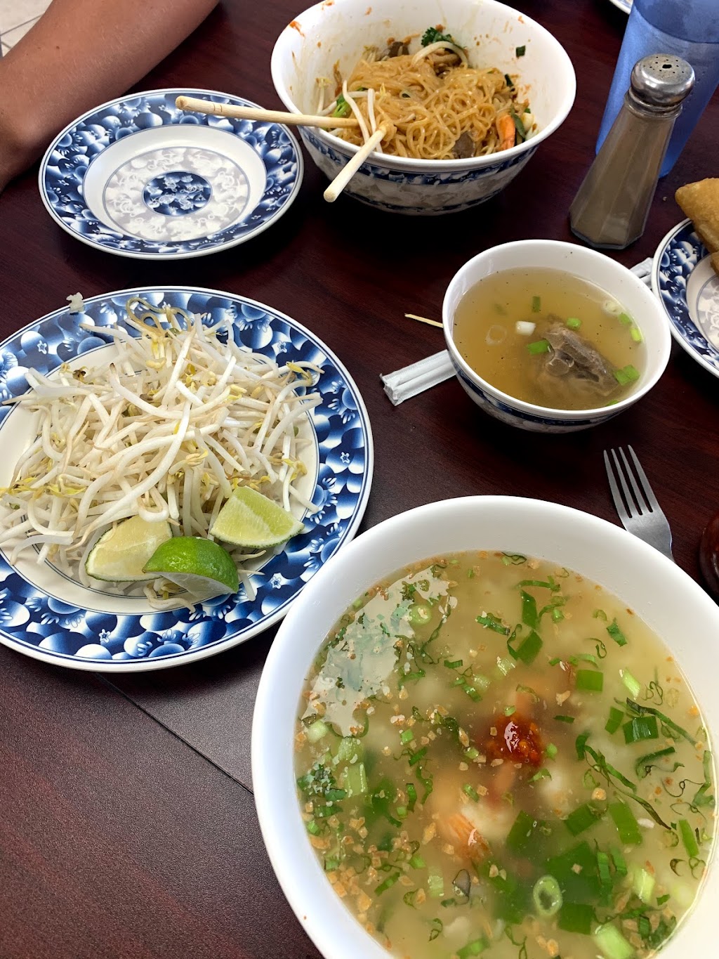 Heng Seng Restaurant | restaurant | 2217 S 7th St, Philadelphia, PA 19148, USA | 2157555390 OR +1 215-755-5390