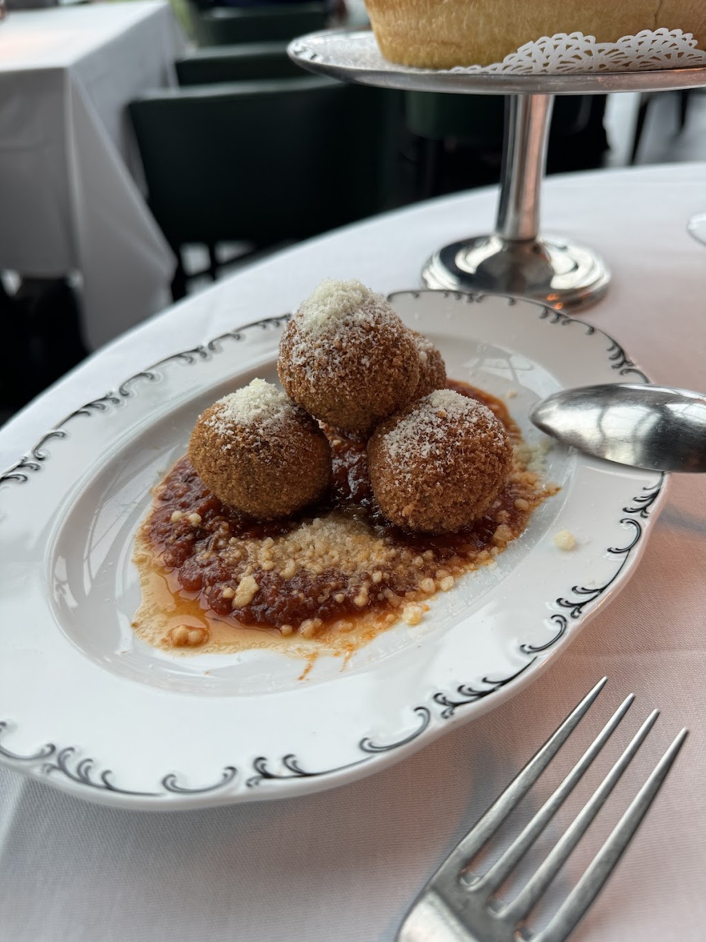 Tre Dita | restaurant | The St Regis Hotel, 401 E Wacker Dr, Chicago, IL 60601, USA | 3127251724 OR +1 312-725-1724