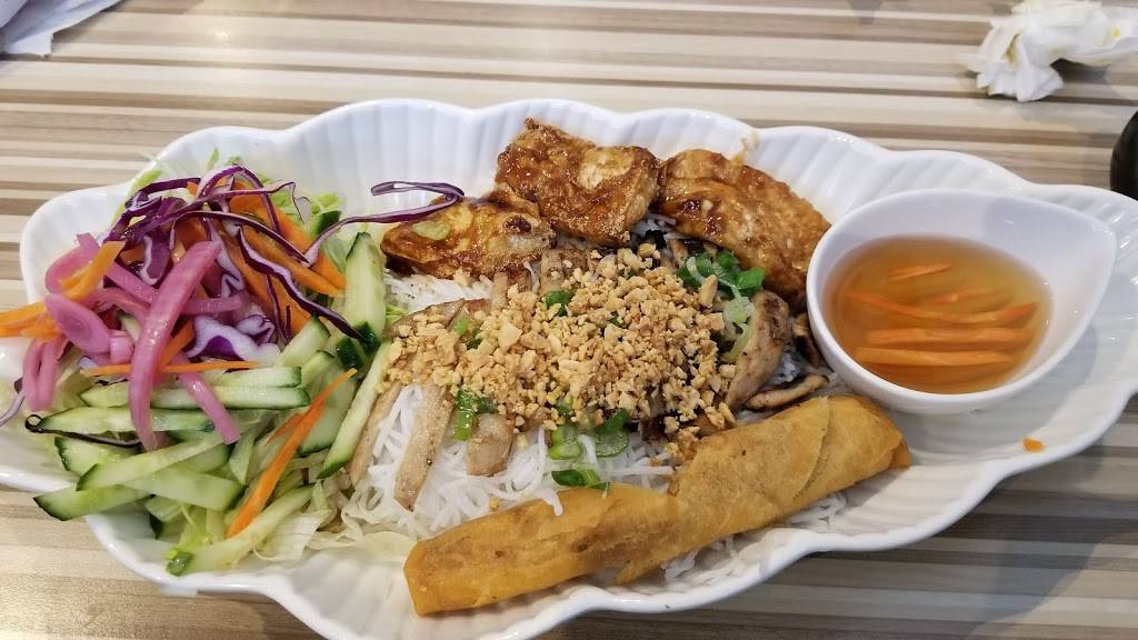 Pham Le Kitchen | restaurant | 1261 Stittsville Main St, Stittsville, ON K2S 2E4, Canada | 6134351018 OR +1 613-435-1018