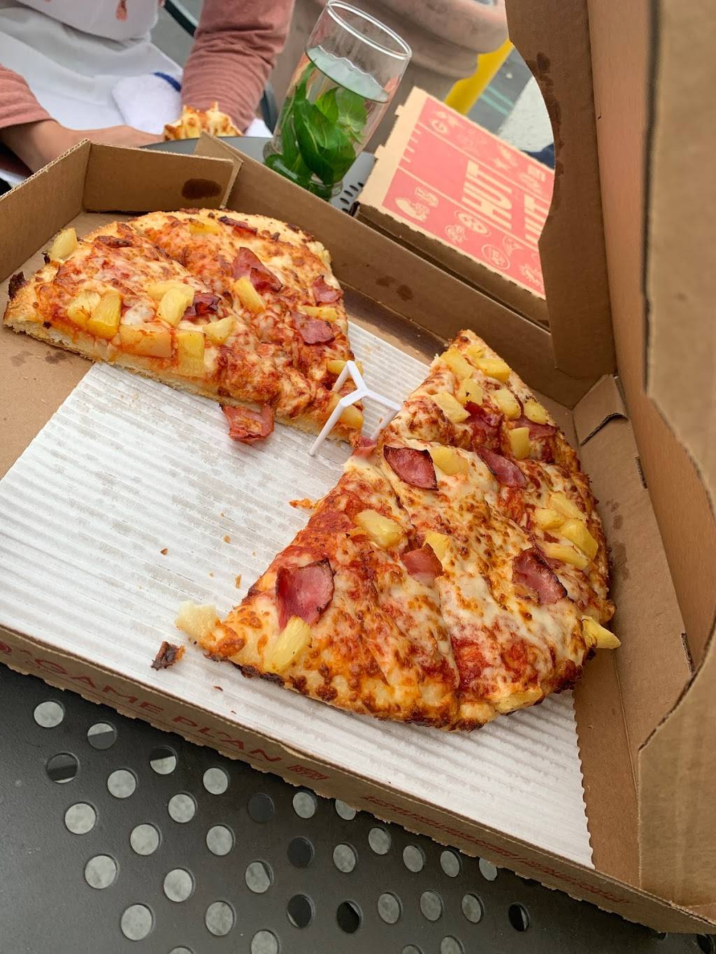 Pizza Hut | restaurant | 1036 S Main St #104, Santa Ana, CA 92701, USA | 7145685411 OR +1 714-568-5411