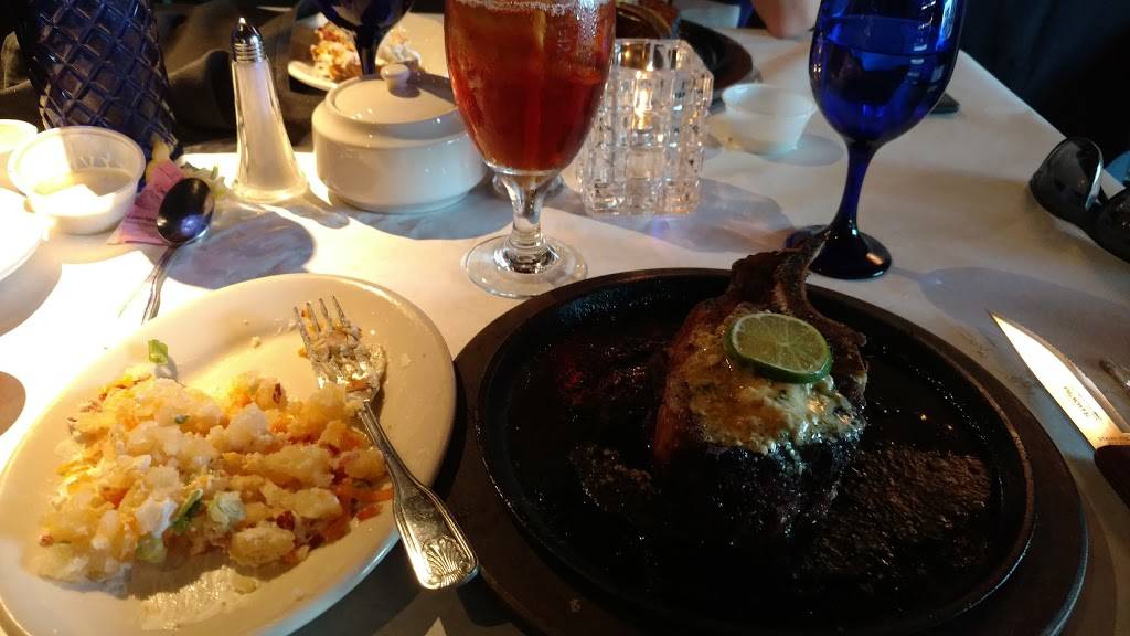 Perry and Sons Market & Grille | restaurant | 614 S Friendswood Dr, Friendswood, TX 77546, USA | 2814822842 OR +1 281-482-2842