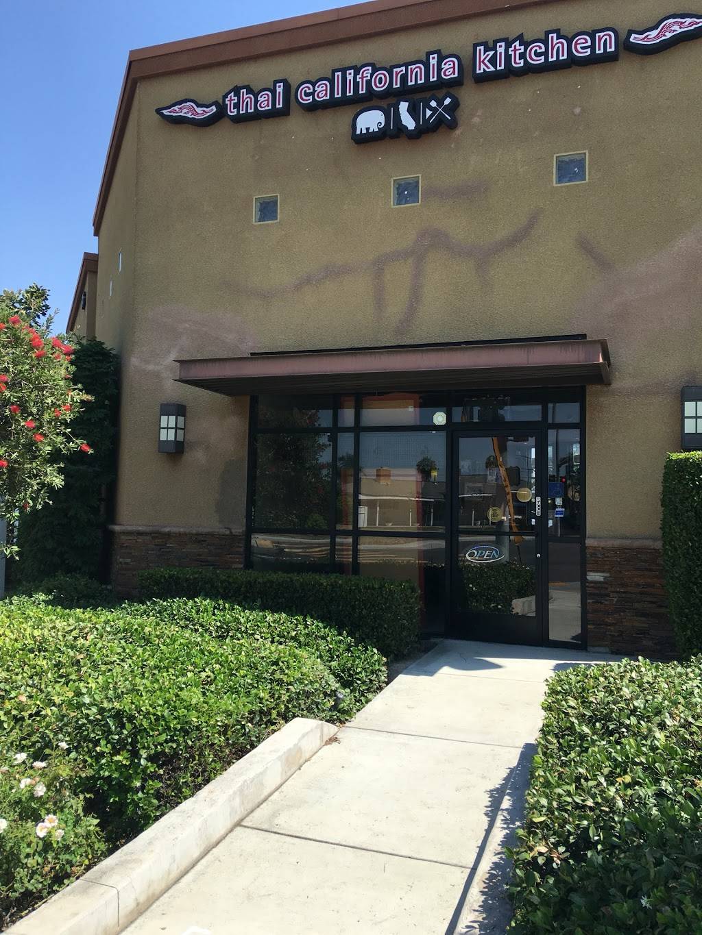 Thai California Kitchen | restaurant | 676 S State College Blvd #101, Anaheim, CA 92806, USA | 7146871969 OR +1 714-687-1969