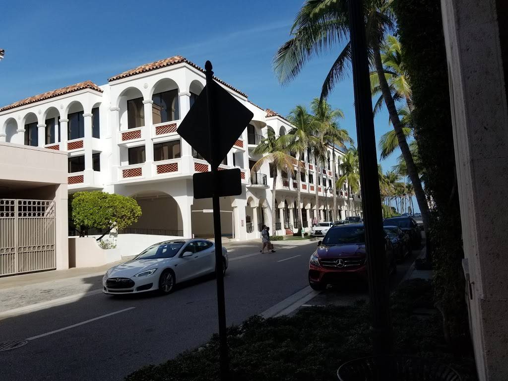 Starbucks | cafe | 150 Worth Ave Bay 110, Palm Beach, FL 33480, USA | 5616517740 OR +1 561-651-7740