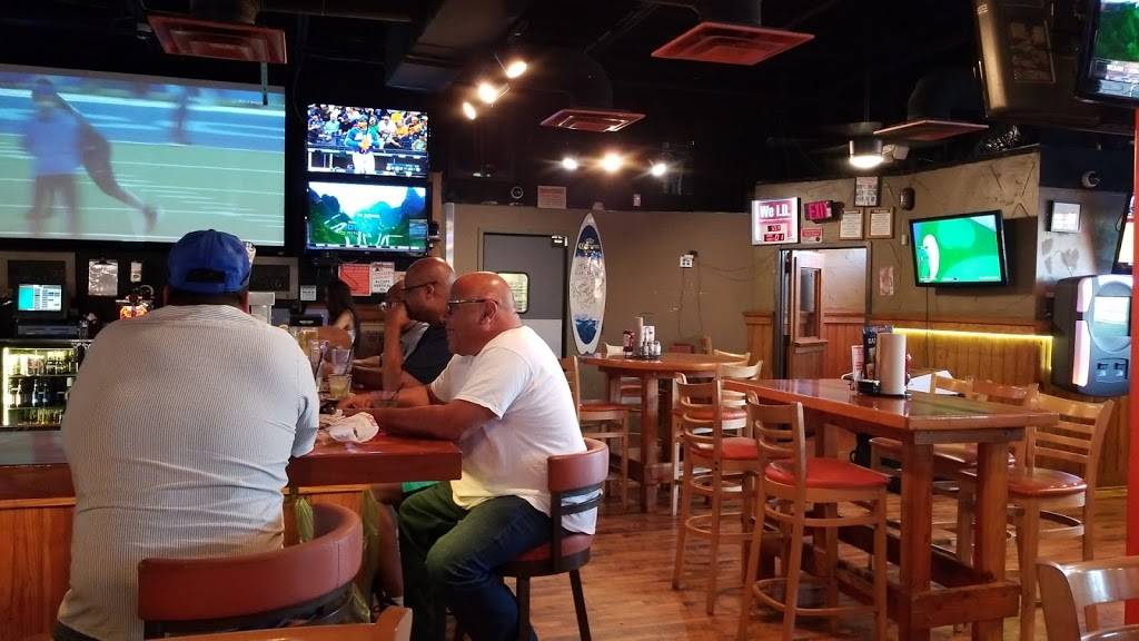 Hooters | restaurant | 2820 N 75th Ave, Phoenix, AZ 85035, USA | 6238737935 OR +1 623-873-7935