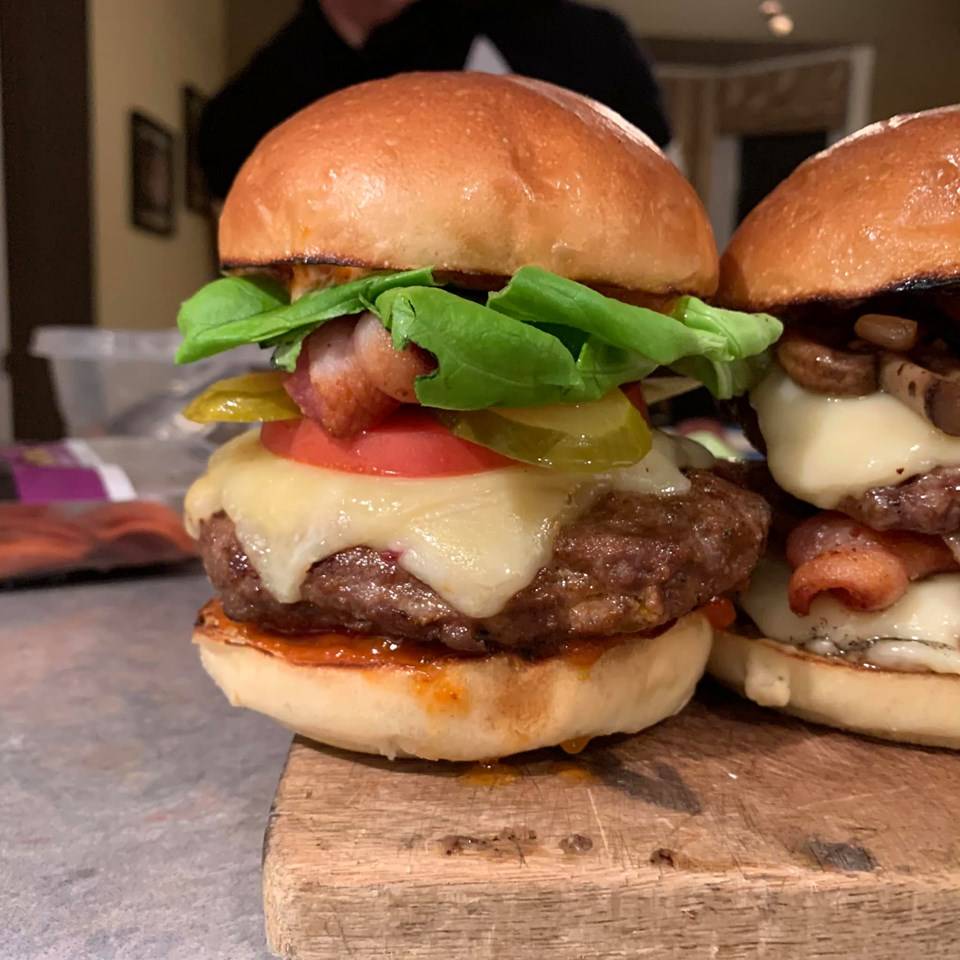 Meatheads Grill | meal takeaway | 915 Watters Rd, Orléans, ON K4A 3K5, Canada | 6134248383 OR +1 613-424-8383