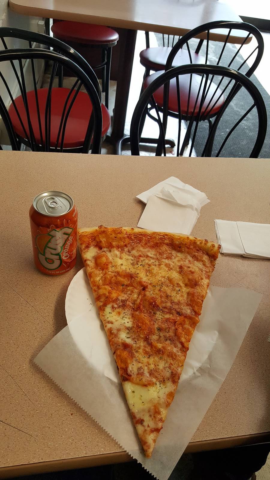 Famous Anthonys Pizzeria | restaurant | 171 W 167th St, Bronx, NY 10452, USA | 7189929298 OR +1 718-992-9298