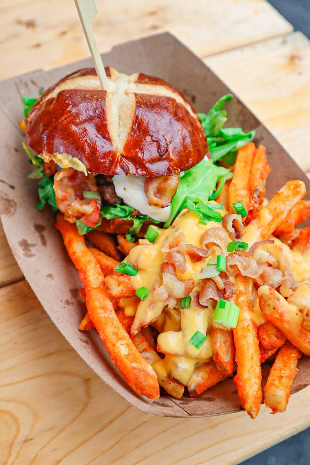 Take a burger | restaurant | 14851 FL-535, Orlando, FL 32821, USA | 9545607756 OR +1 954-560-7756