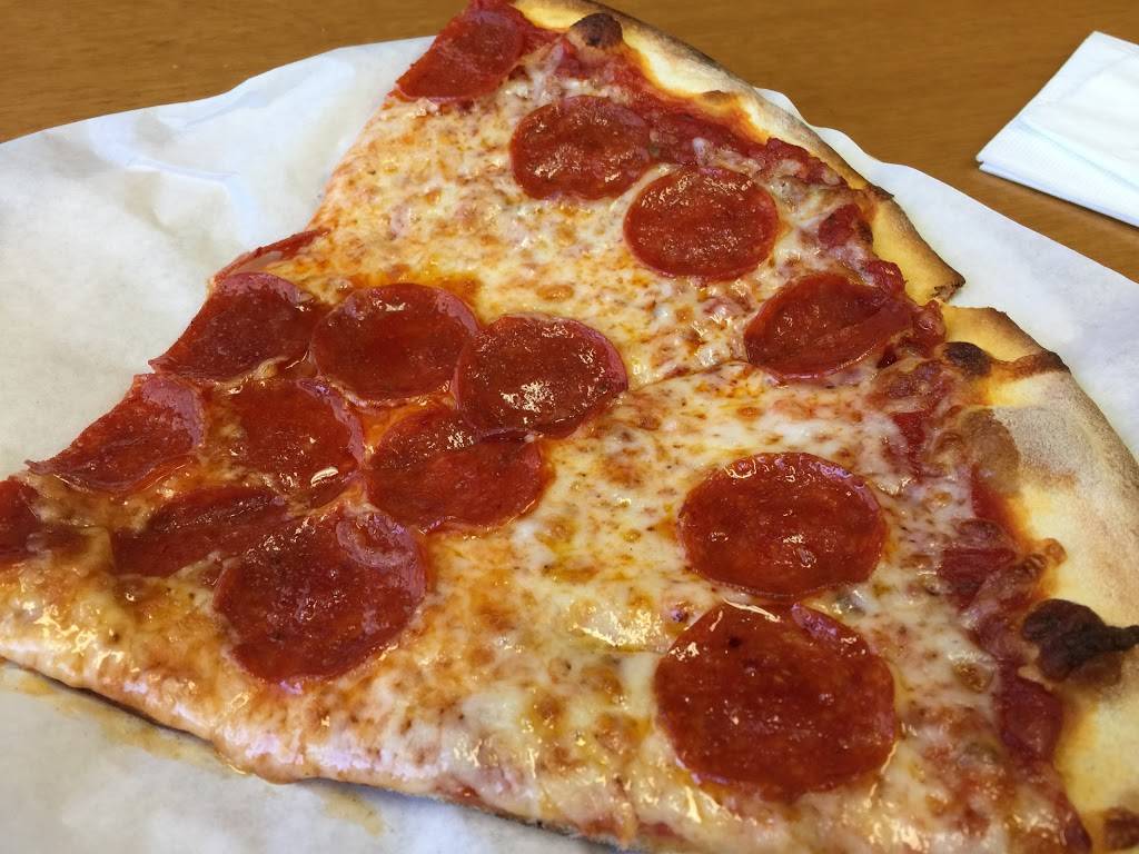 Alfredos Pizzeria | restaurant | 3022 Cañon St, San Diego, CA 92106, USA | 6192267827 OR +1 619-226-7827