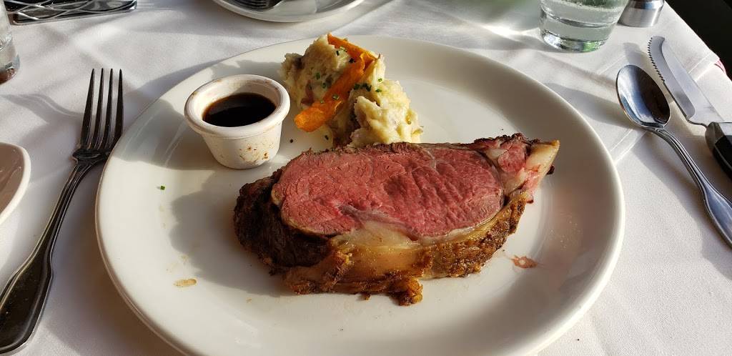 Chart House | restaurant | 739 E César E. Chávez Blvd, San Antonio, TX 78205, USA | 2102233101 OR +1 210-223-3101