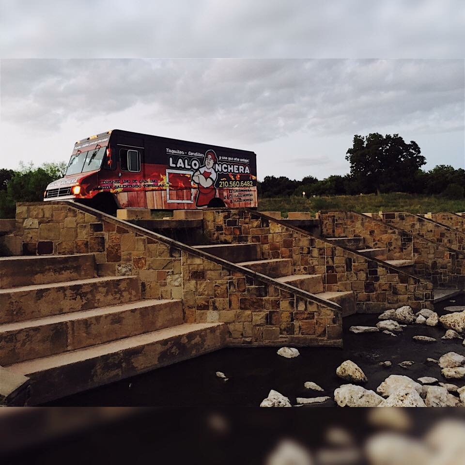 Lalonchera | restaurant | 1218 SW Military Dr, San Antonio, TX 78221, USA | 2105606482 OR +1 210-560-6482