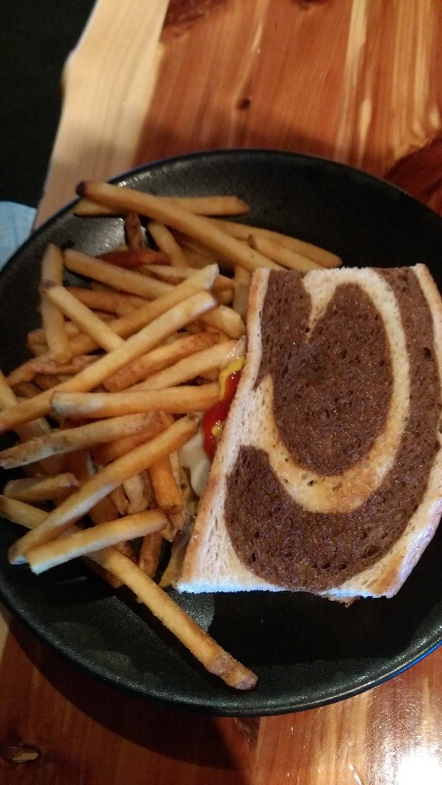 The Celtic Knot | restaurant | 1318 Rochester Rd, Leonard, MI 48367, USA | 2484607997 OR +1 248-460-7997