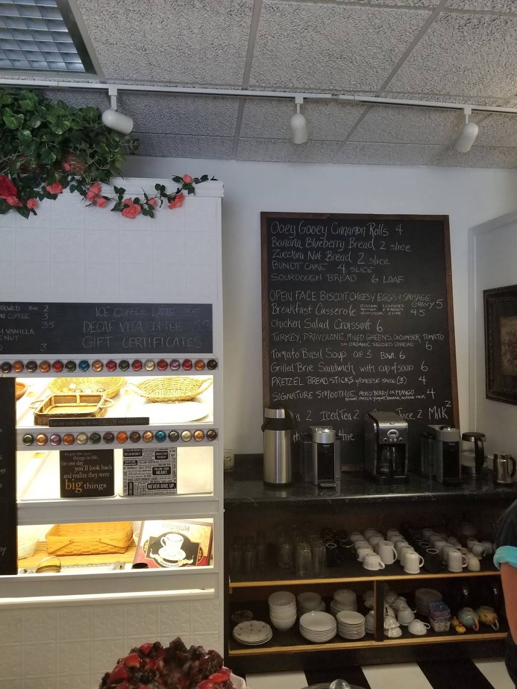 OoeyGooey Cinnamon Rolls and So Much More | restaurant | 29 E Washington St, Nashville, IN 47448, USA | 2392698361 OR +1 239-269-8361