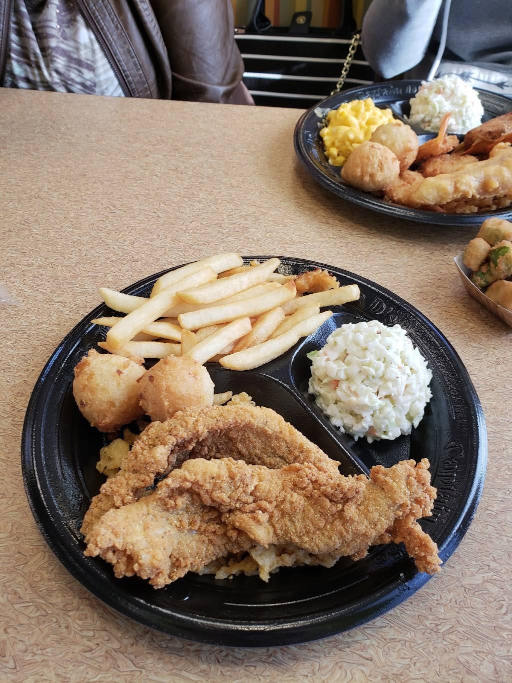 Captain Ds | restaurant | 7912 Dream St, Florence, KY 41042, USA | 8593714991 OR +1 859-371-4991