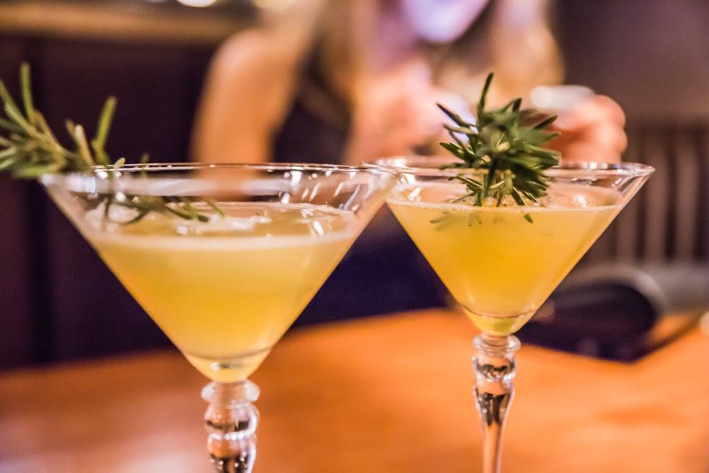 Bâton Rouge Steakhouse & Bar | restaurant | 270 W Hunt Club Rd, Ottawa, ON K2E 0B7, Canada | 6132242570 OR +1 613-224-2570