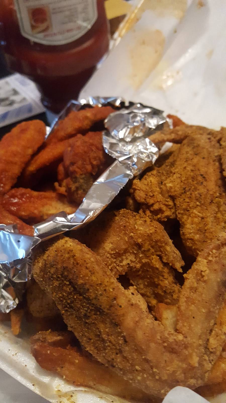 Wingz It Iz | meal takeaway | 9106 S Stony Island Ave, Chicago, IL 60617, USA | 7737348750 OR +1 773-734-8750