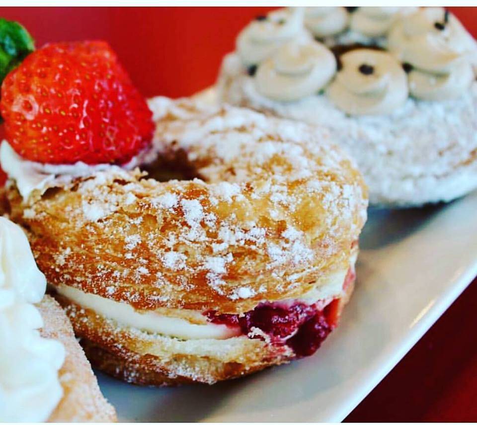 Penas Donut Heaven & Grill | bakery | 11601 Shadow Creek Pkwy #103, Pearland, TX 77584, USA | 7133403231 OR +1 713-340-3231