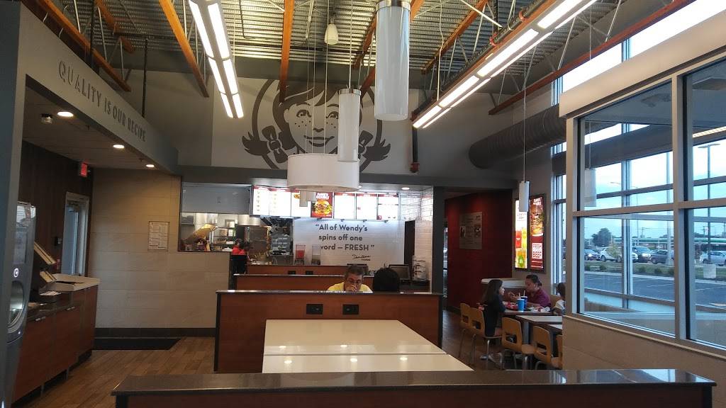 Wendys | restaurant | 206 W N Ave, Villa Park, IL 60181, USA | 6305160527 OR +1 630-516-0527