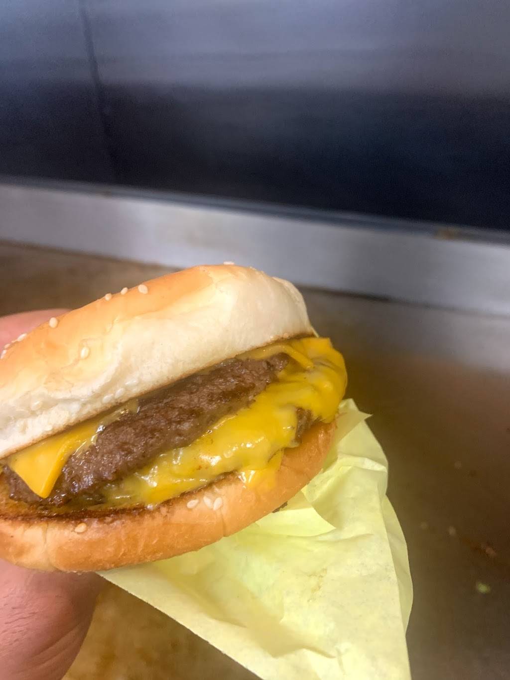 The burger joint | restaurant | 2459 N 10th Ave, Hanford, CA 93230, USA | 5596703986 OR +1 559-670-3986