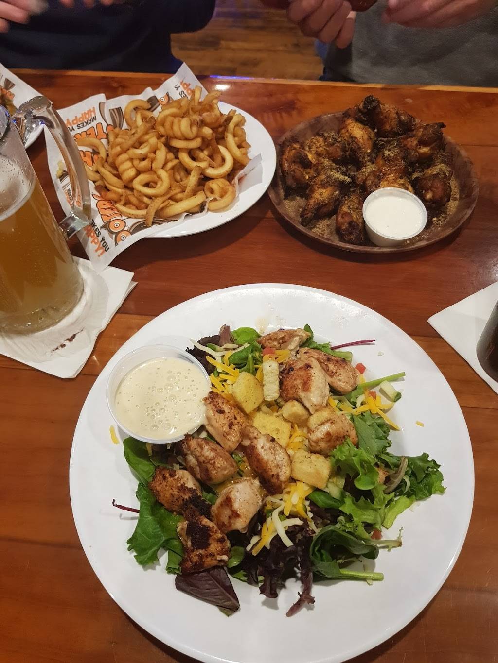 Hooters | restaurant | 70 Wolf Rd, Colonie, NY 12205, USA | 5184389300 OR +1 518-438-9300