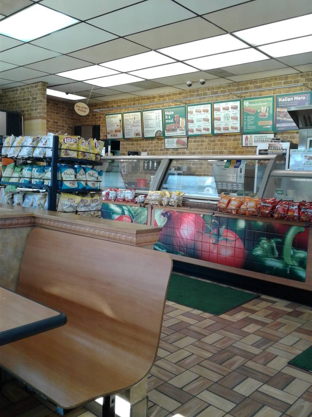 Subway Restaurants | restaurant | 2525 Hilton Rd, Ferndale, MI 48220, USA | 2483990428 OR +1 248-399-0428