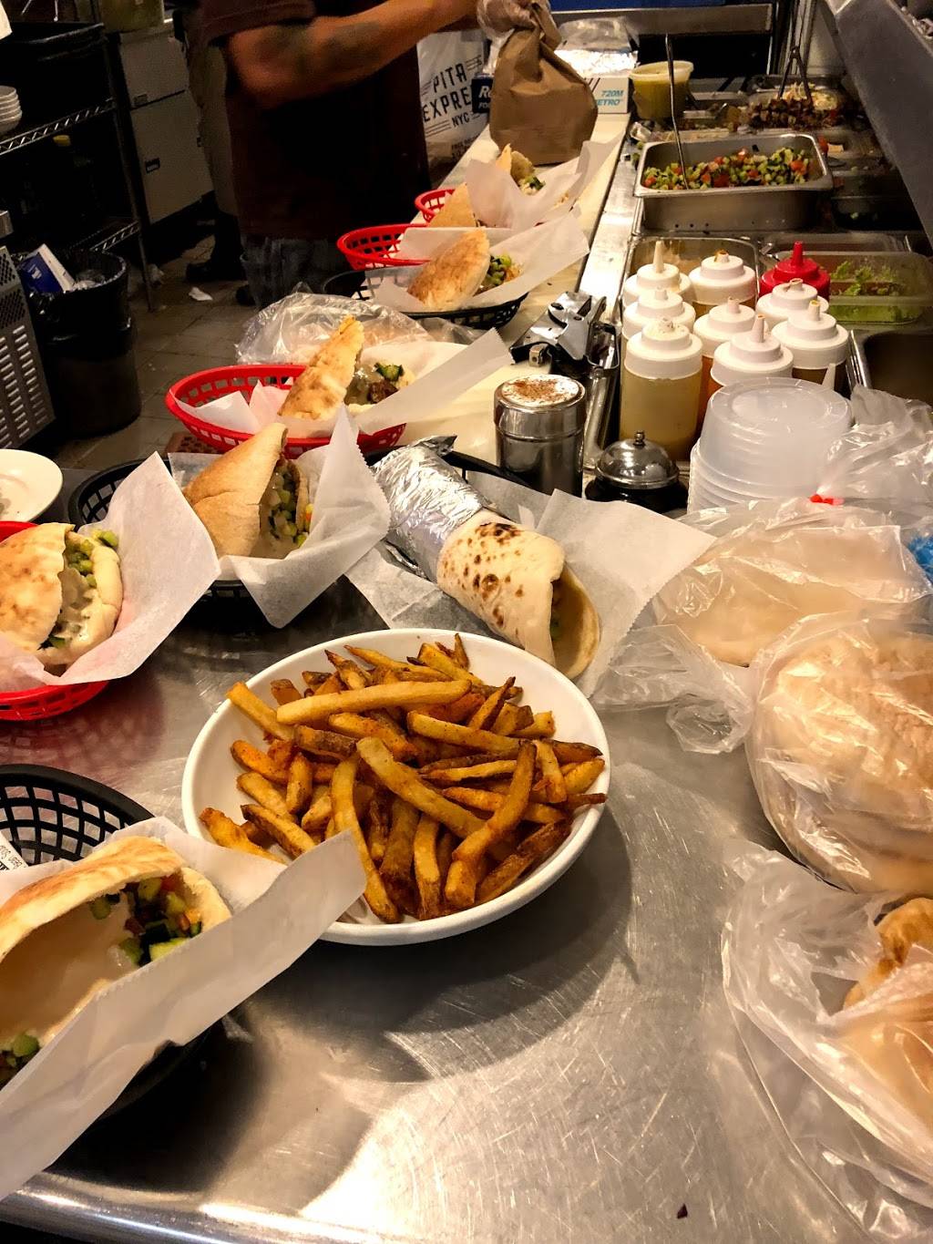 Pita Express | restaurant | 15 Ann St, New York, NY 10038, USA | 2125712999 OR +1 212-571-2999