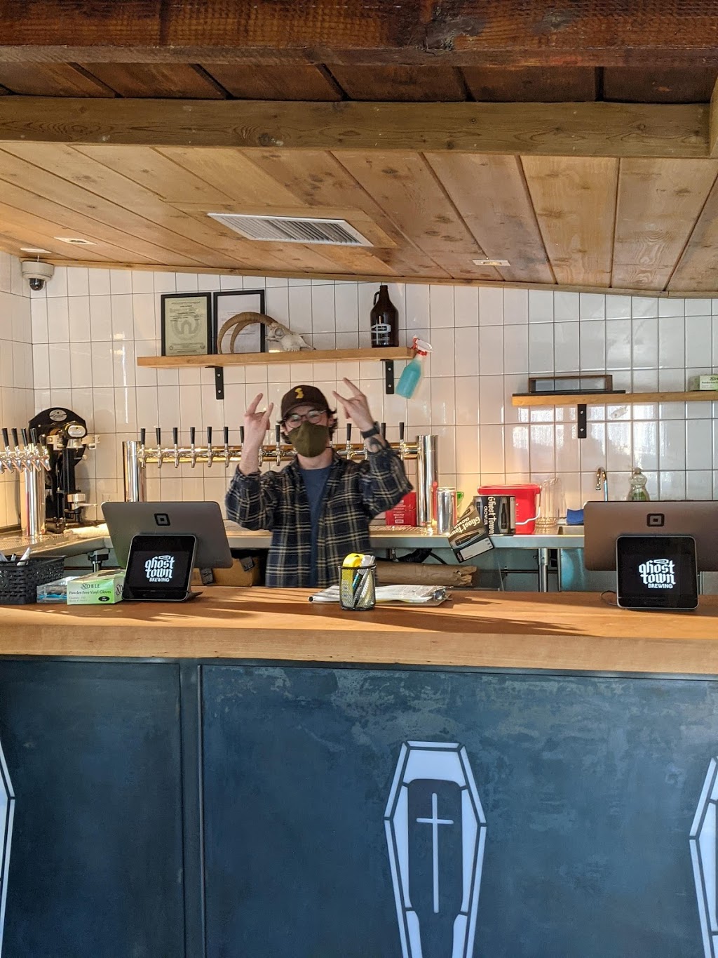 Ghost Town Brewing | restaurant | 3506 MacArthur Blvd, Oakland, CA 94619, USA | 5102276009 OR +1 510-227-6009