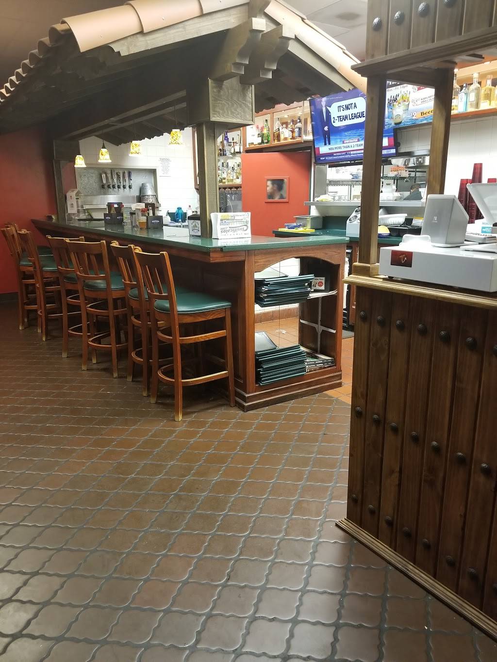 Mariscos Las Cazuelitas | restaurant | 300 Oak St, Bakersfield, CA 93304, USA | 6613246142 OR +1 661-324-6142